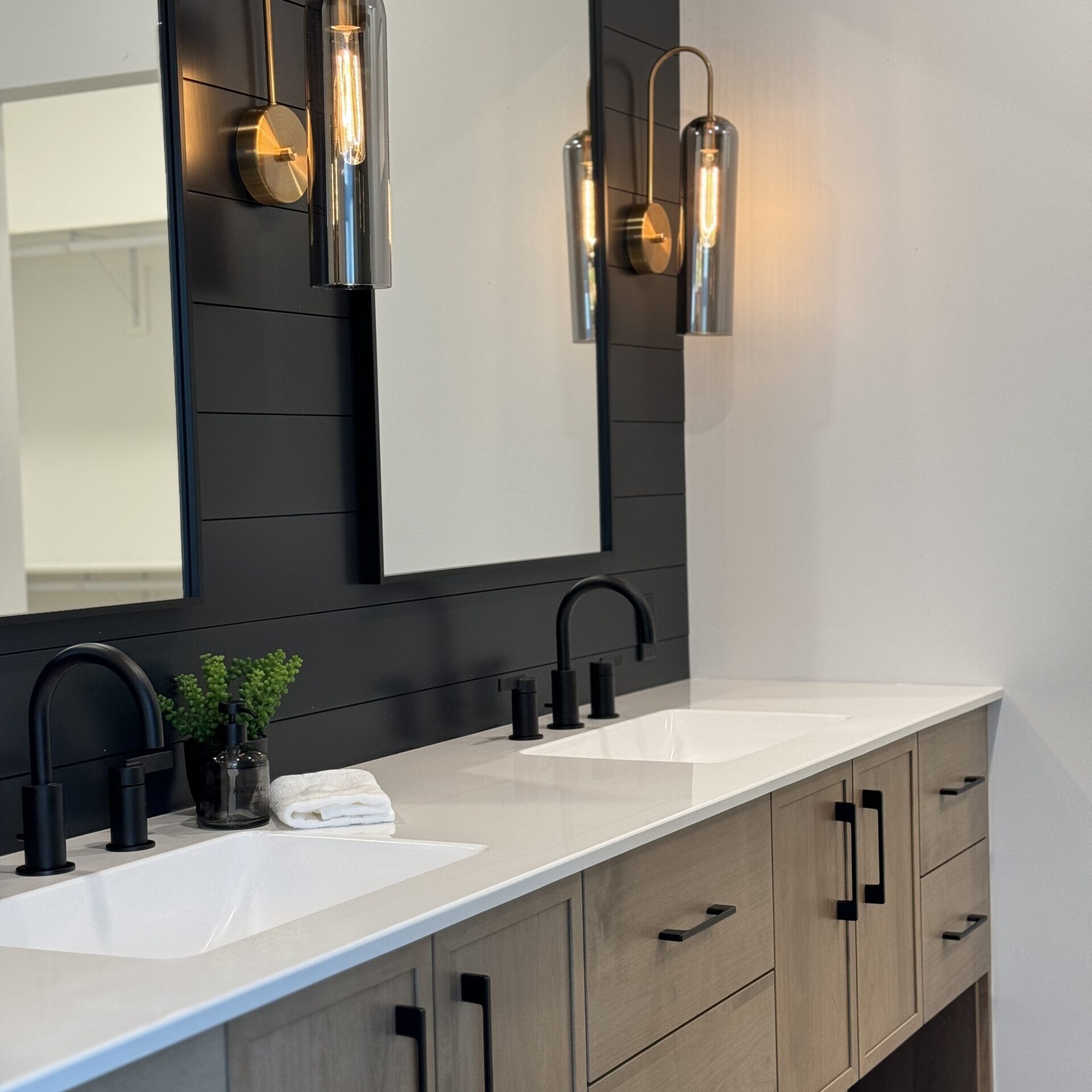 Custom homes for families in and around Manitoba that are ready to move.
